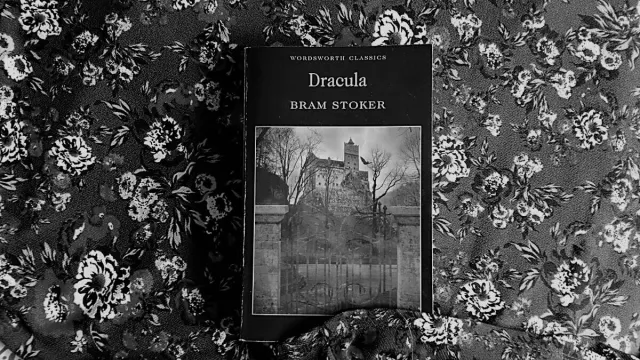 Dracula by Bram Stoker – The Gothic Horror Classic That Defined Vampires